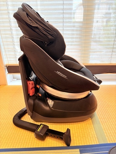 コンビチャイルドシート　新生児から使えるネルームエッグショック