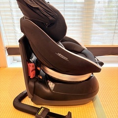 コンビチャイルドシート　新生児から使えるネルームエッグショックの画像