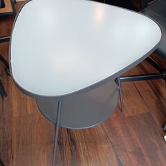 コーヒーテーブル　サイドテーブル　ミニテーブル　天板ガラス　シンプル　サイズ（約）幅47.5×奥47.5×高57　　■近隣配送無料 買取GO‼　栄和店の画像