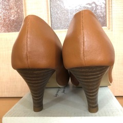 未使用 キャメル 茶色 パンプスMの画像