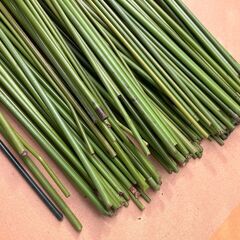 【中古・一部新品】ガーデニング用支柱たっぷり約140本セット（60cm～100cm程度まで混在 ばらつき有り）の画像