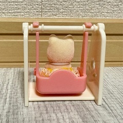 シルバニアファミリー シルクネコの赤ちゃんとブランコのセット❁¨̮の画像