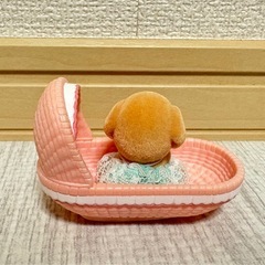 シルバニアファミリー トイプードルの赤ちゃん人形（おすわり）とゆりかごセット❁¨̮の画像