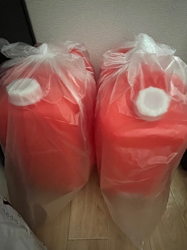 【決定しました
】美品！1本は 灯油18L満タン入ってます！ 石油ファンヒーターセット