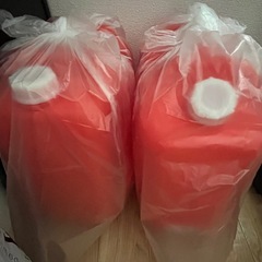 【決定しました
】美品！1本は 灯油18L満タン入ってます！ 石油ファンヒーターセットの画像