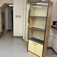 本棚、食器棚
の画像