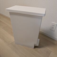 ニトリ　ゴミ箱　20Lの画像