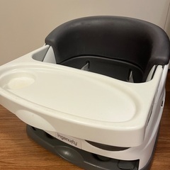 ingenuty ベビーチェア グレーの画像