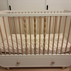 IKEA  ミルラ ベビーベッド+マットレスプラス防水シーツ+シーツの画像