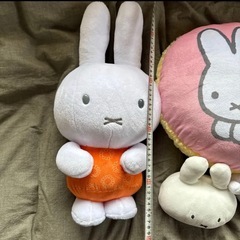 ミッフィー　ぬいぐるみ　クッションの画像