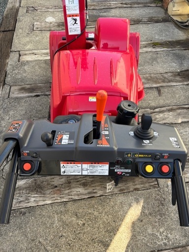 使用回数少ない　ホンダ　ハイブリッド除雪機　HSS1170i 左右旋回ボタン　中古美品　11馬力　70センチ幅　現行型　点検済 使用回数少ないホンダハイブリッド除雪機HSS1170i 左右旋回ボタン中古