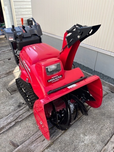 使用回数少ないホンダハイブリッド除雪機HSS1170i 左右旋回