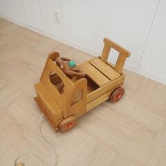 子供用木製の車の画像