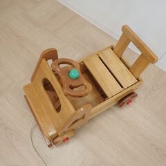 子供用木製の車の画像