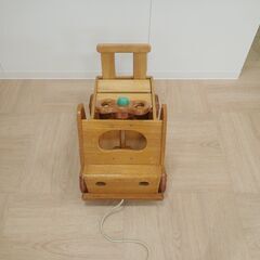 子供用木製の車の画像