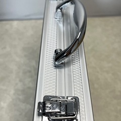 アタッシュケース　アルミ　シルバー　手提げ　ビジネス　ツールケースの画像