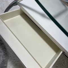 ガラステーブルの画像