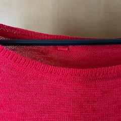 H&M 赤薄手ニットトップス　長袖　の画像