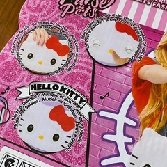 ハローキティ　マイメロディーの音楽が鳴ったり目がパチパチ動くギミックの付いたバック新品2種セットです。の画像