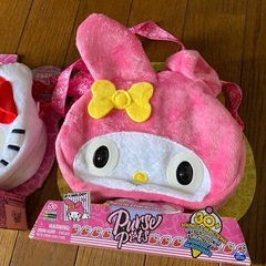 ハローキティ　マイメロディーの音楽が鳴ったり目がパチパチ動くギミックの付いたバック新品2種セットです。の画像