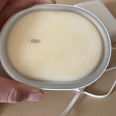 auで購入したしたスマートフォン用ワイヤレス充電き器の画像