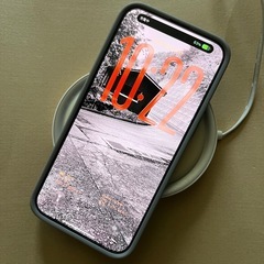 auで購入したしたスマートフォン用ワイヤレス充電き器の画像