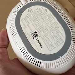 auで購入したしたスマートフォン用ワイヤレス充電き器の画像