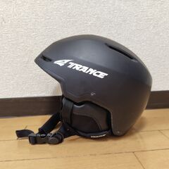 スキー＆スノボ用ヘルメットとゴーグル（サイズM、黒色）の画像