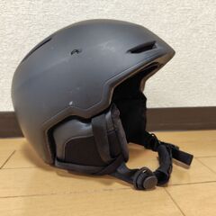 スキー＆スノボ用ヘルメットとゴーグル（サイズM、黒色）の画像