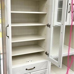 M【中古品】ニトリ NITORI 食器棚 2枚 ガラス扉 カントリー調 ホワイト 収納家具の画像