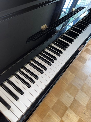 【調律済•証明書有】YAMAHA アップライトピアノUXシリーズ椅子・赤カバー付 調律済•証明書有】YAMAHA アップライトピアノUXシリーズ椅子・赤カバー