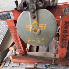 縄を編むきかい機械の画像