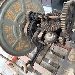 縄を編むきかい機械の画像