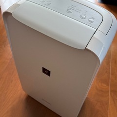 シャープ 衣類乾燥機 除湿機 7.1L / プラズマクラスター 7000 スタンダード 8畳 / 2020年モデル ホワイト CV-L71-Wの画像