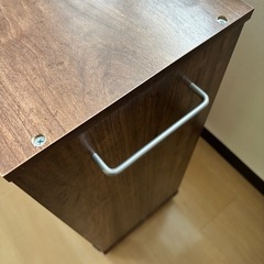 アイリスオーヤマ 棚 キッチンワゴン カート 収納棚 おしゃれ 調味料ラック おもちゃ収納 本棚 幅75×奥行26×高さ65cm 取っ手 キャスター付き ブラウン SYR-7526の画像