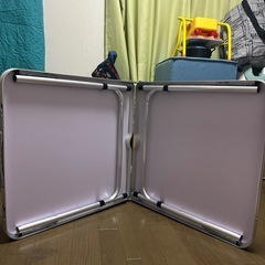 アウトドアテーブルの画像