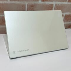 ★第10世代i7★ 超軽量766g メモリ16GB dynabook F68の画像