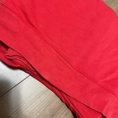 UNIQLO赤パーカーの画像