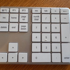 iClever テンキー Bluetooth ワイヤレス 数字 キーボード パンタグラフ式 Type-C充電 超薄型 金属構造 numlock連動 2台まで接続可能 ブルートゥース ナンバーパッド 34キー mac テンキー 片手デバイス Windows/iOS/Android 対応 IC-KP10 (銀白)の画像