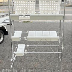 【中古品】ディノス 幅1.2cm ランドリーバスケット付き スチールラック 伸縮式　ランドリーラック 収納家具の画像