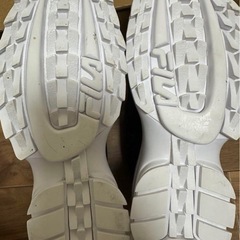 FILA ブラック スニーカー チェーン付きの画像