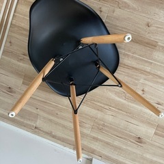 受け渡し予定　
イスの画像