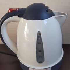 車用　電気ケトルの画像