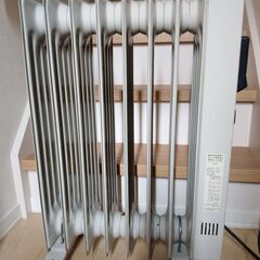 デロンギ　オイルヒーター　スーパーカーラー　タイマー付きの画像