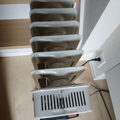 デロンギ　オイルヒーター　スーパーカーラー　タイマー付きの画像