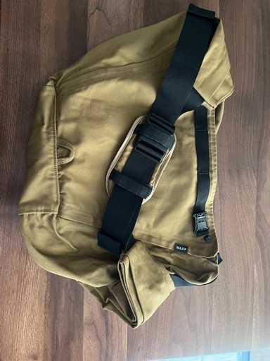 ervaドッグスリング アベルト(第2世代) コヨーテ2(ファスナーあり/4kg-15kg対応)カーキ