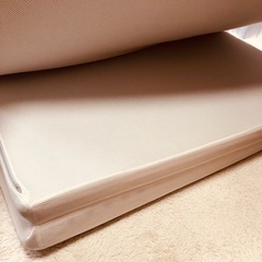 お近くでしたらお届け可能です!!ニトリ 腰を支える マットレス 三つ折り セミダブルの画像
