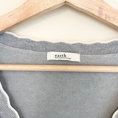 【earth music&ecolog】y ちびスカラップカーディガン グレー系 Fサイズの画像
