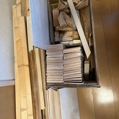 端材　いろんな長さの木材の画像
