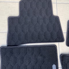 【美品】トヨタ フロアマット カローラクロス　純正　抗菌　ラグジュアリータイプの画像